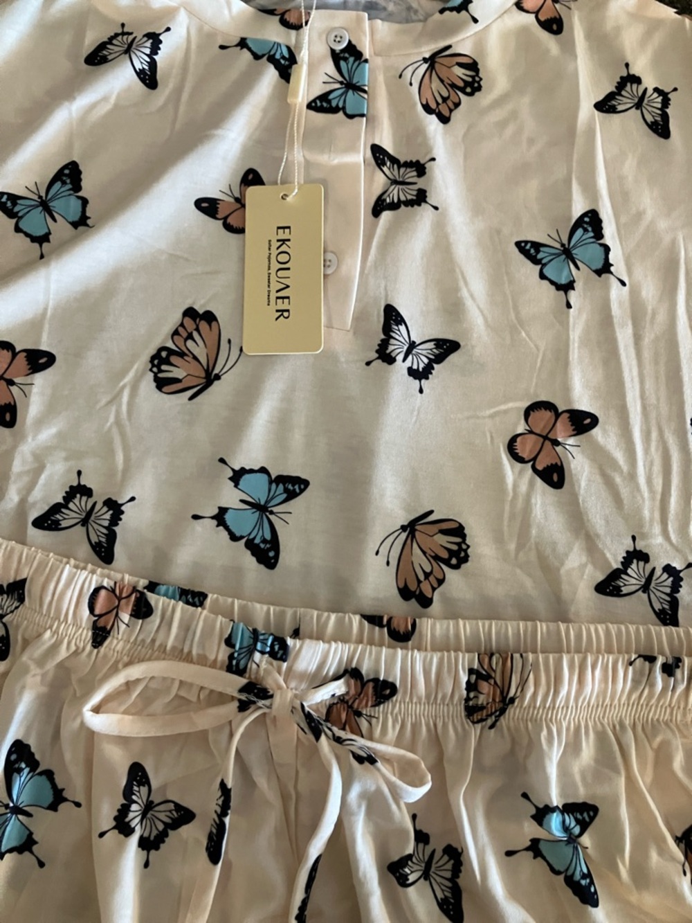 Ekouaer Women’s Cream Butterfly Print Pajama Set NWT, Slippers just tried on - Picture 2 of 3